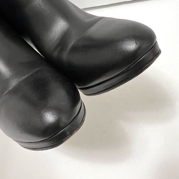 Gucci Black Ankle Boots with Sleek Design and Medium Heels - Picture 6 of 16